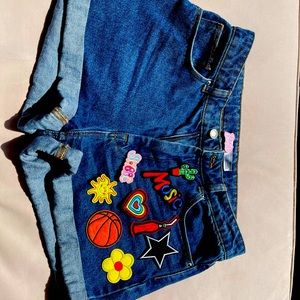 Short jeans with colorful patches